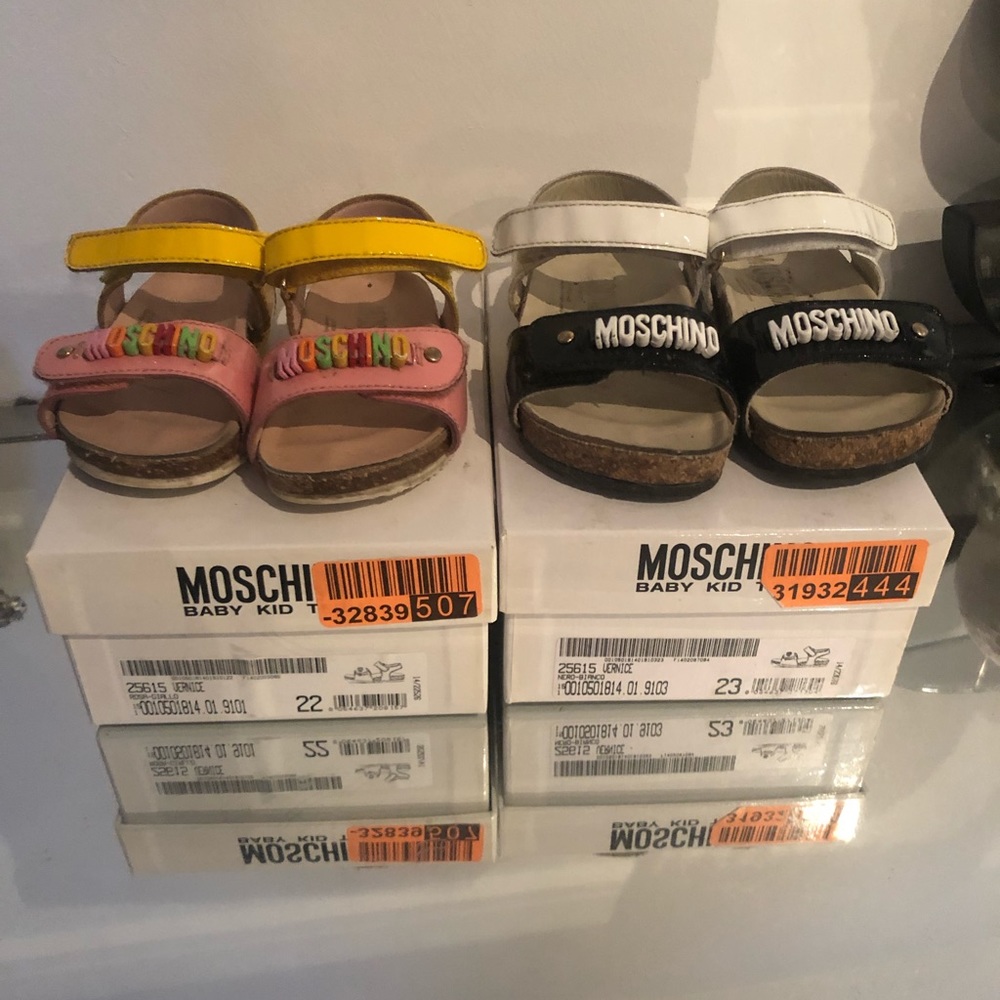 Moschino sandals100% authentic.pink pair sz6 blk 7